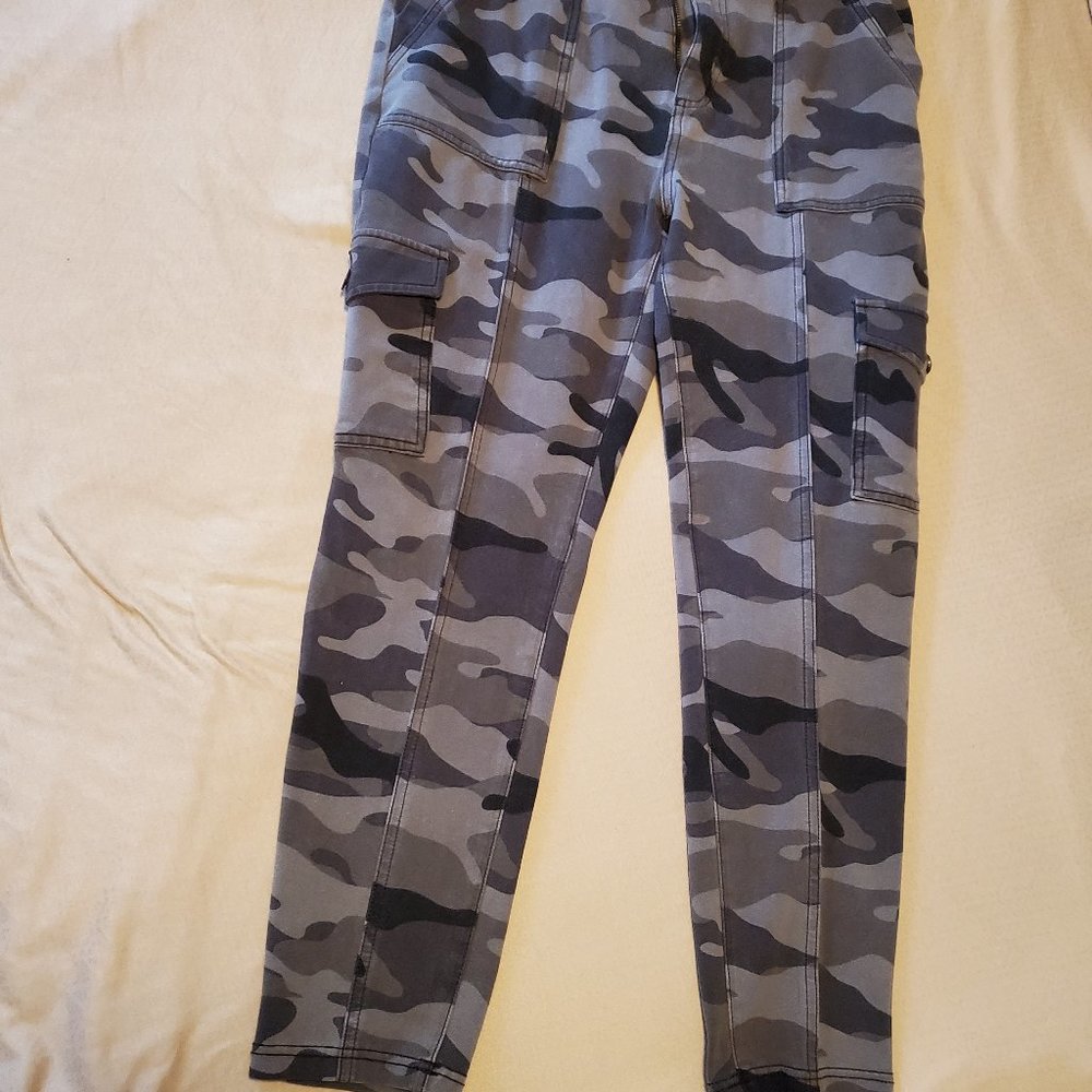 Time and Tru Pants